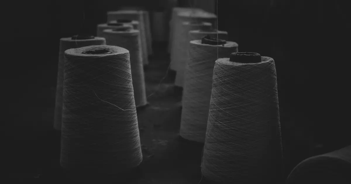 difference between yarn and fabric